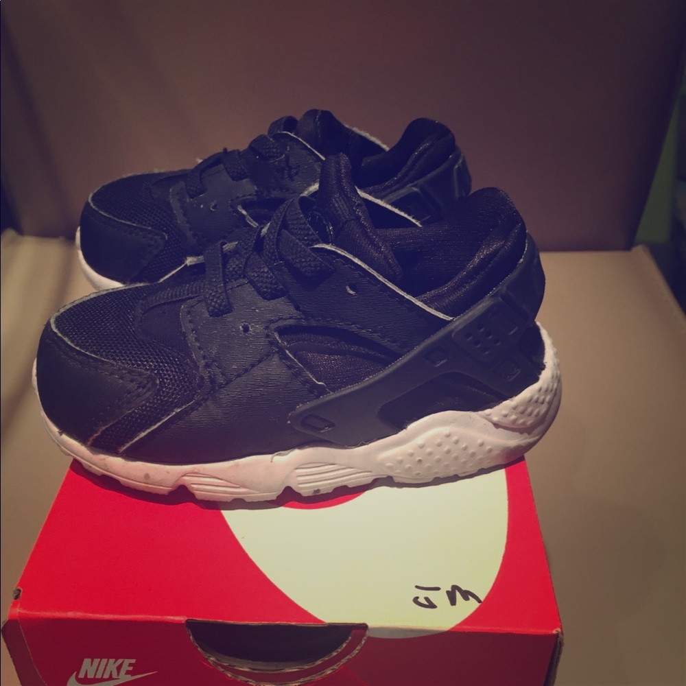 Boy toddler Black/white Nike Huarache